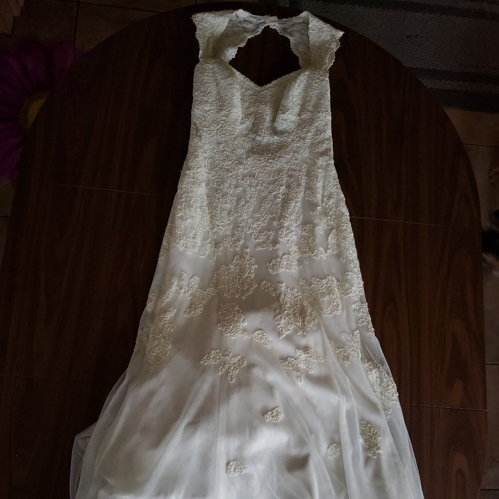 David's Bridal Wedding Dress Size 6 AS IS